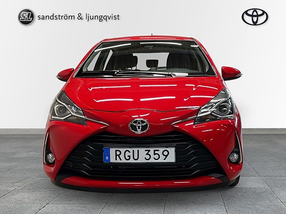 Toyota Yaris 2 of 11