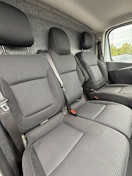Renault Trafic 8 of 11