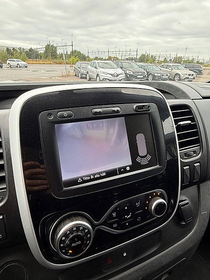 Renault Trafic 9 of 11