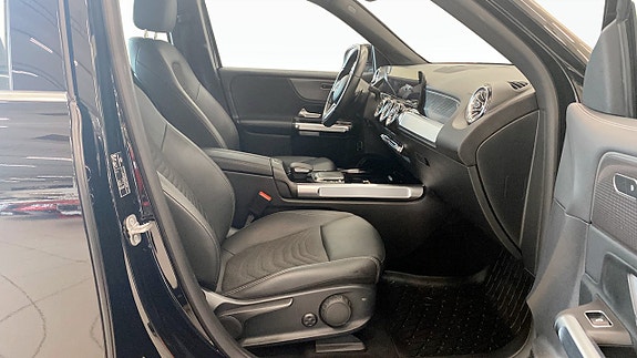 Mercedes-Benz EQB300 3 of 24
