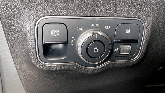 Mercedes-Benz EQB300 24 of 24