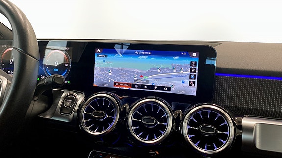 Mercedes-Benz EQB300 16 of 24