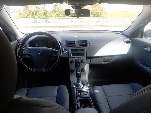 Volvo V50 2 of 5
