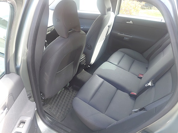 Volvo V50 3 of 5