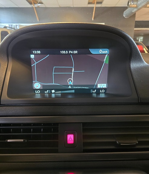 Volvo XC70 8 of 11