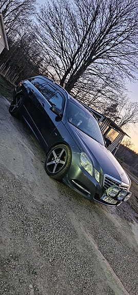 Mercedes-Benz E250 4 of 4