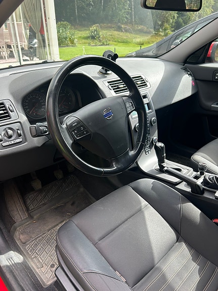 Volvo V50 3 of 6