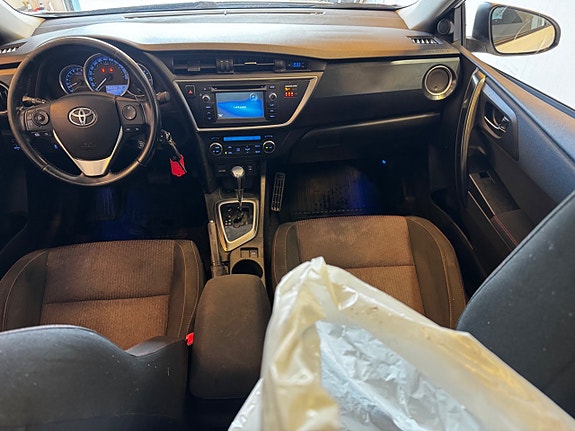Toyota Auris 9 of 12