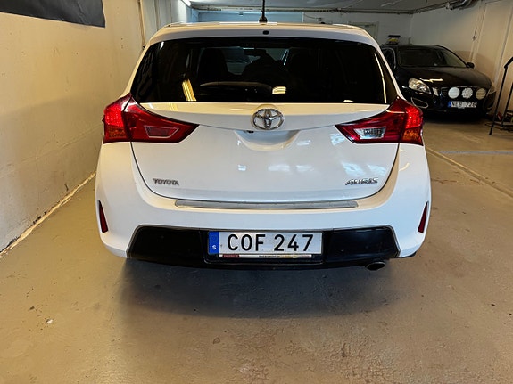 Toyota Auris 4 of 12
