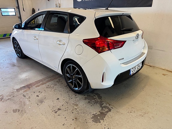 Toyota Auris 6 of 12