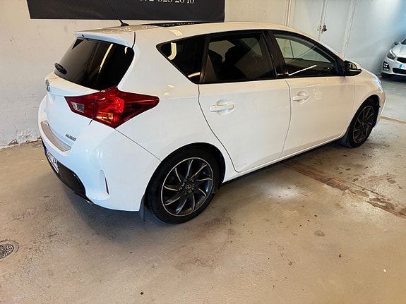 Toyota Auris 5 of 12