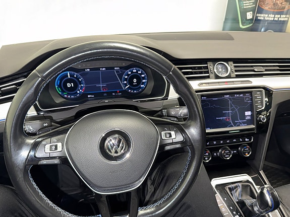 Volkswagen Passat 15 of 30
