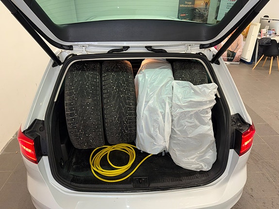 Volkswagen Passat 26 of 30