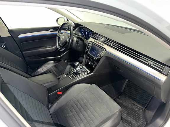 Volkswagen Passat 10 of 30