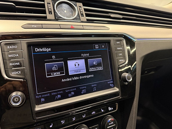Volkswagen Passat 18 of 30