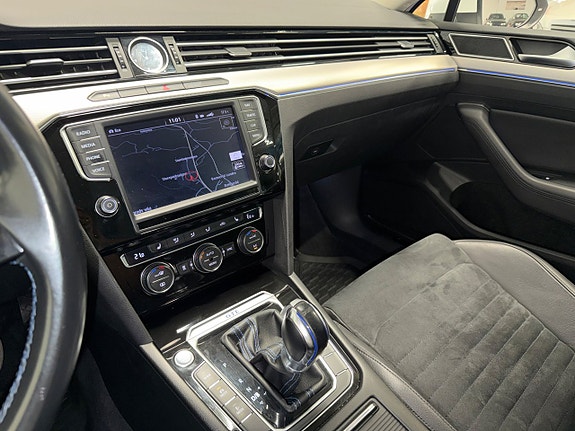 Volkswagen Passat 16 of 30