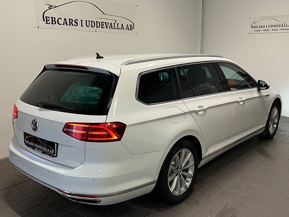 Volkswagen Passat 4 of 30