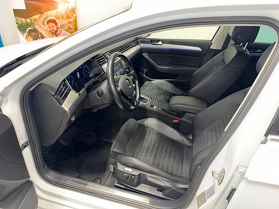 Volkswagen Passat 14 of 30