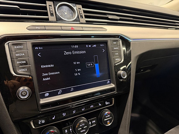 Volkswagen Passat 23 of 30