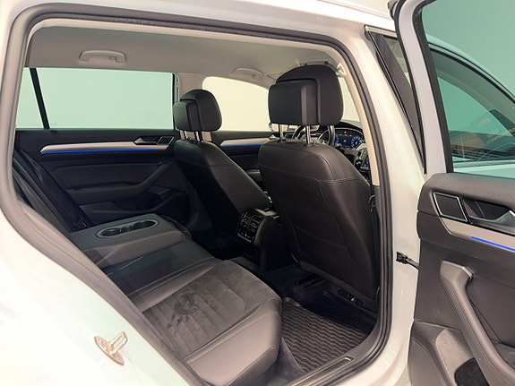 Volkswagen Passat 12 of 30
