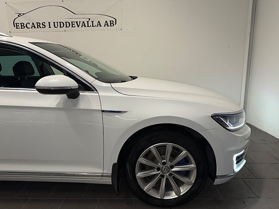 Volkswagen Passat 28 of 30