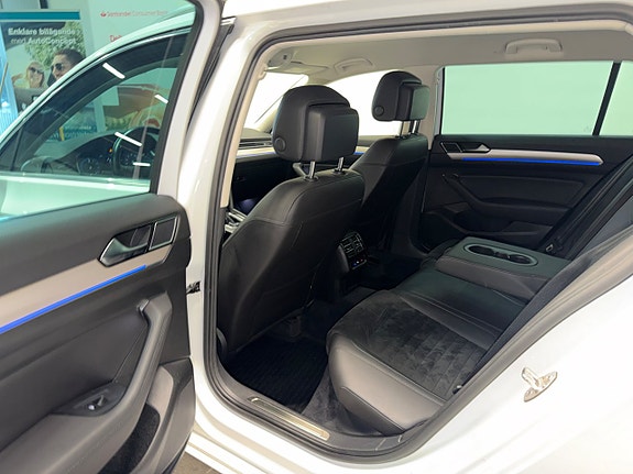 Volkswagen Passat 13 of 30