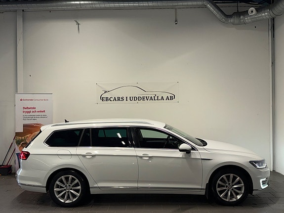 Volkswagen Passat 3 of 30