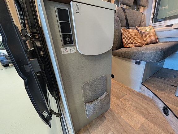 Hymer Free 600 / Automat / Pop-up / 4 sängar / Offgrid 20 of 30