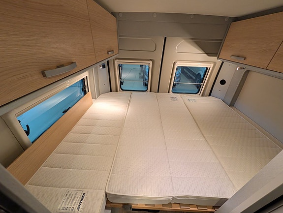 Hymer Free 600 / Automat / Pop-up / 4 sängar / Offgrid 24 of 30