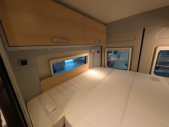Hymer Free 600 / Automat / Pop-up / 4 sängar / Offgrid 25 of 30