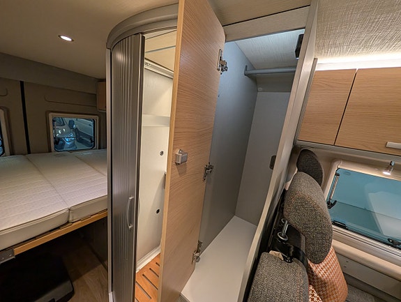 Hymer Free 600 / Automat / Pop-up / 4 sängar / Offgrid 21 of 30