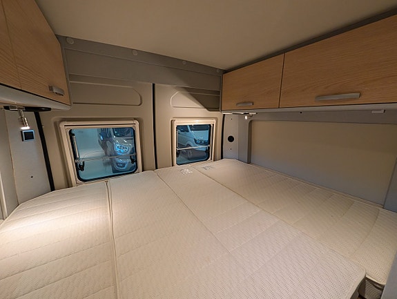 Hymer Free 600 / Automat / Pop-up / 4 sängar / Offgrid 26 of 30