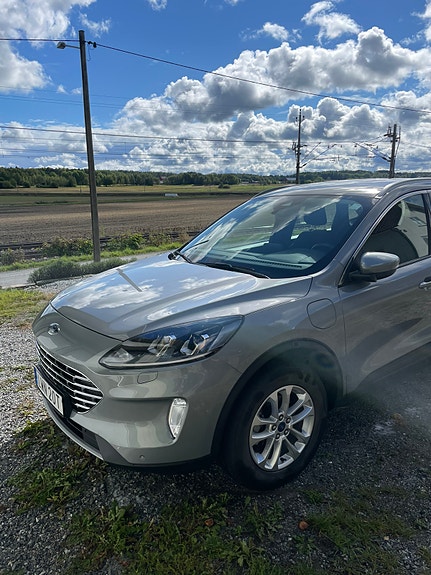 Ford Kuga 2 of 17