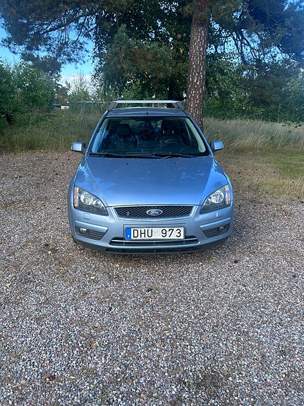 Ford Focus 2 of 12