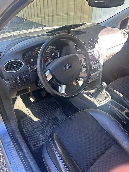 Ford Focus 9 of 12