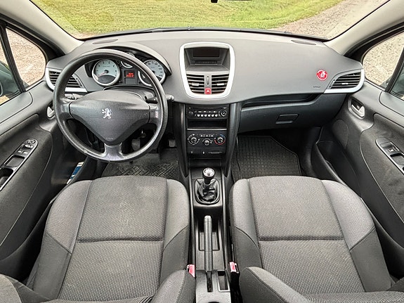 Peugeot 207 3 of 3