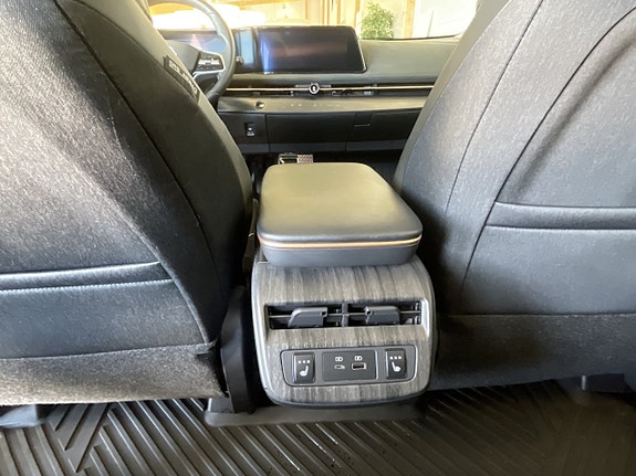 Nissan Ariya 12 of 19