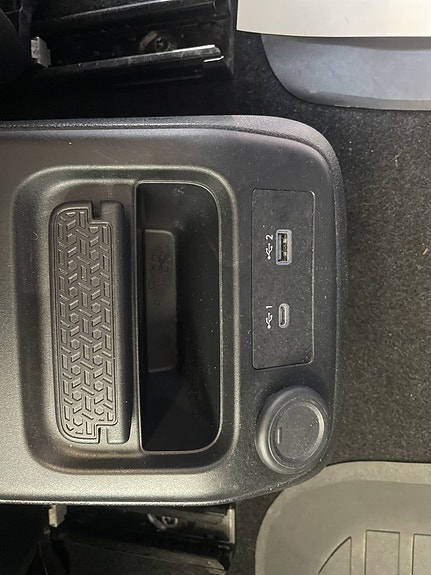 Nissan Ariya 14 of 19