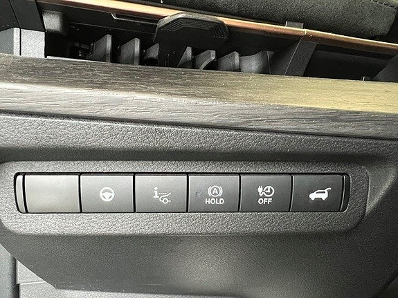 Nissan Ariya 13 of 19