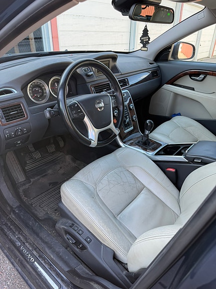 Volvo V70 5 of 6