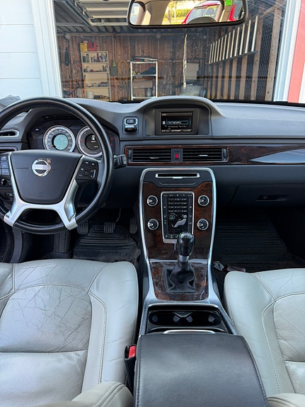 Volvo V70 4 of 6