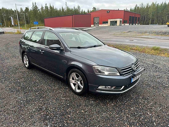 Volkswagen Passat 2 of 4