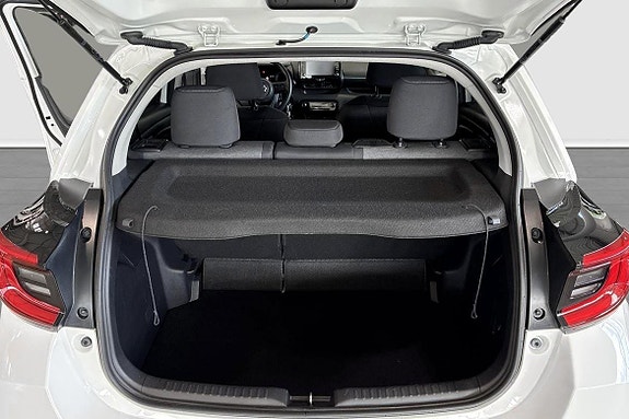 Toyota Yaris 12 of 12