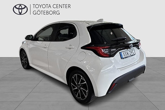 Toyota Yaris 4 of 12