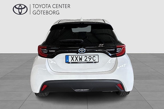 Toyota Yaris 6 of 12