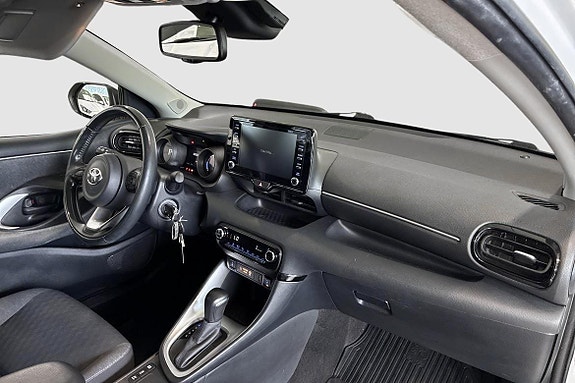 Toyota Yaris 8 of 12