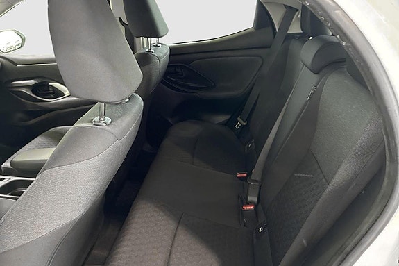 Toyota Yaris 9 of 12