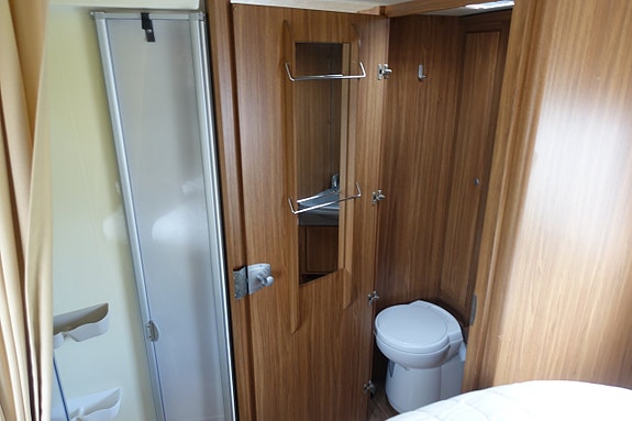 Carado T 339 /Queensbed, Solcell, Turbovent 23 of 25