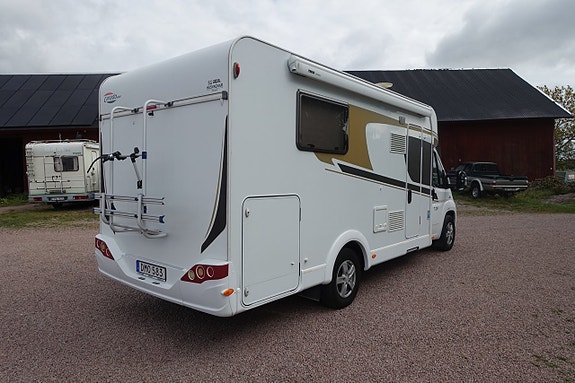 Carado T 339 /Queensbed, Solcell, Turbovent 2 of 25