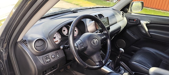 Toyota RAV4 5 of 7